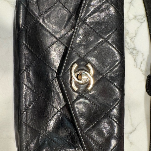 Vintage authentic Chanel belt bag - Picture 3 of 16